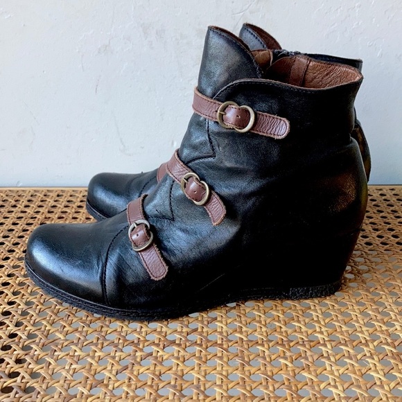 Eric Michael Lena Leather Ankle Booties - Picture 2 of 9